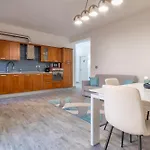 Thomas' House Αλγκέρο