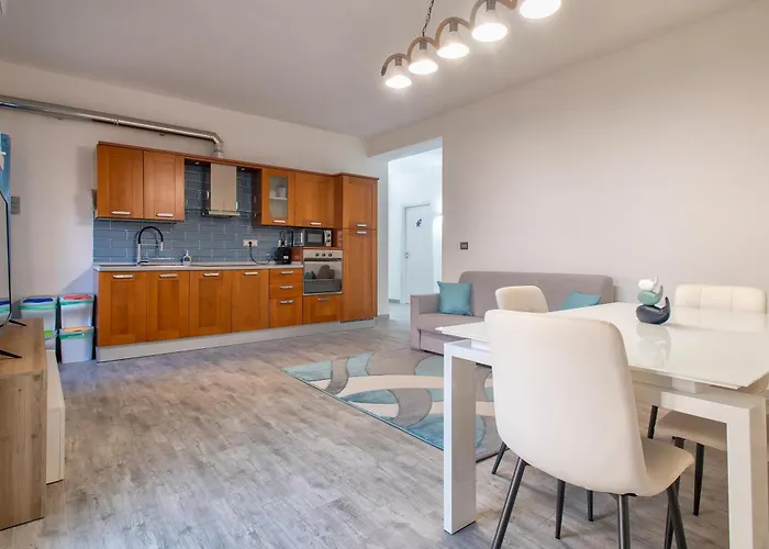 Thomas' House ألغيرو